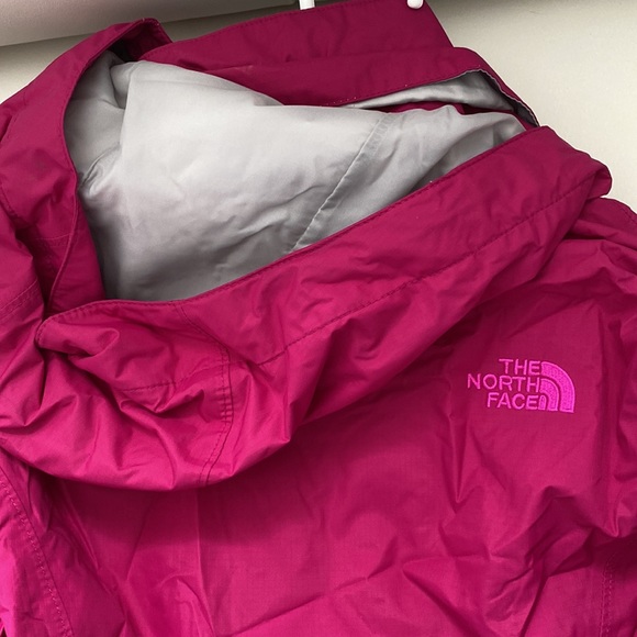 The north face rain jacket - Picture 2 of 3